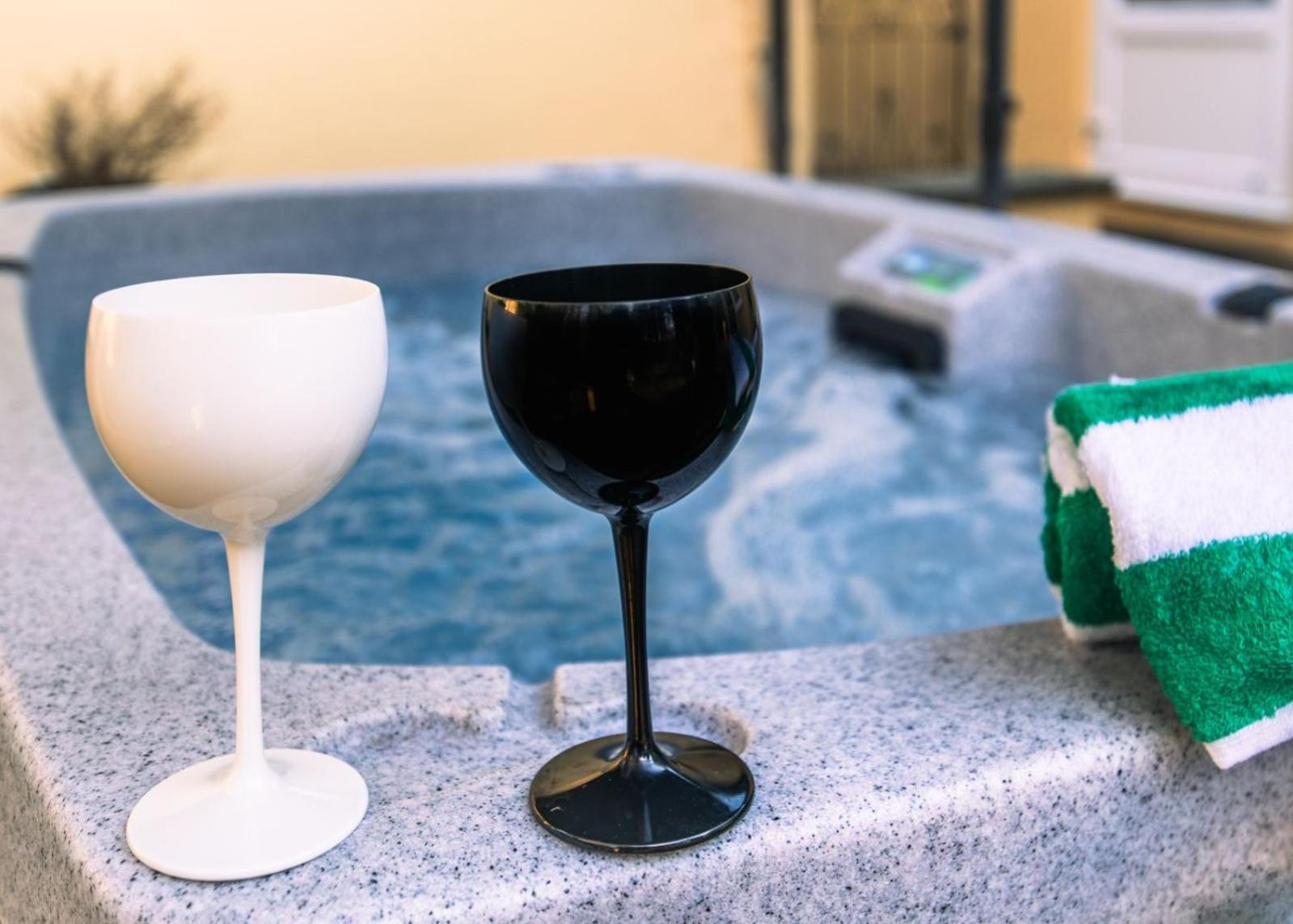 The Retreat, Own Hot Tub, Romantic Escape, Near ليم ريجيس المظهر الخارجي الصورة